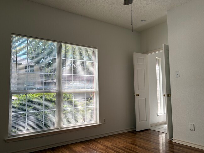 Building Photo - 514 Big Oak Ct