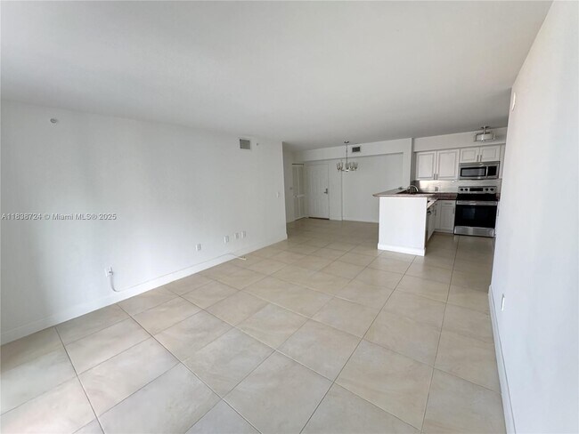 Building Photo - 1155 Brickell Bay Dr