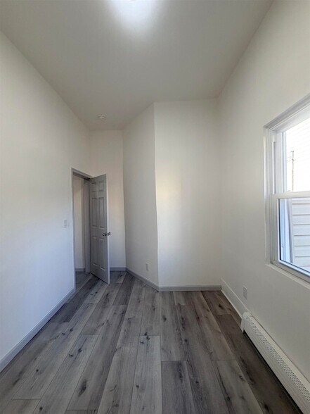 Building Photo - 124 Winfield Ave