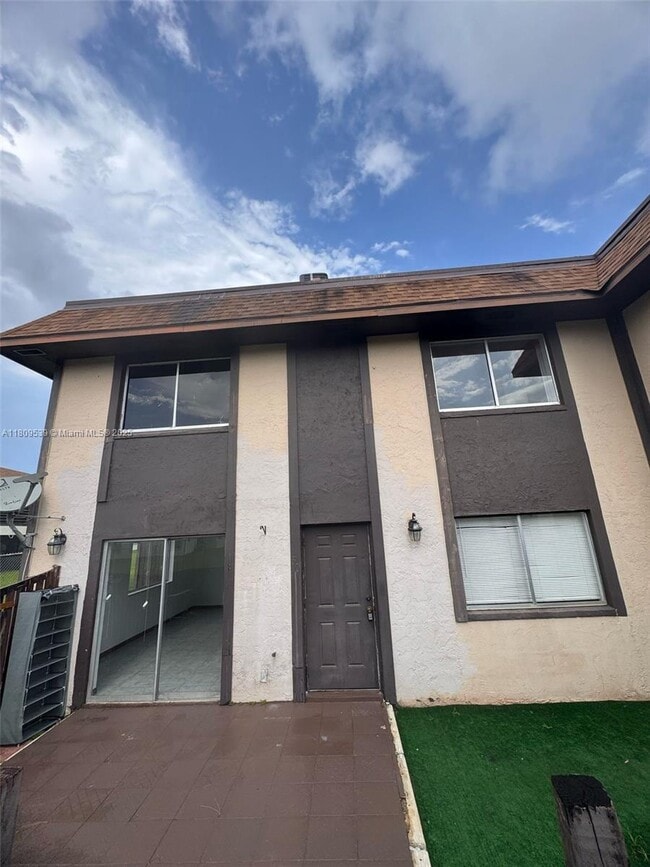 Building Photo - 2120 Sherwood Forest Blvd
