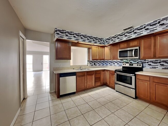 Building Photo - 102 Cascade St