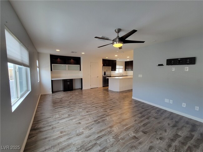 Building Photo - 10537 Seasonable Dr