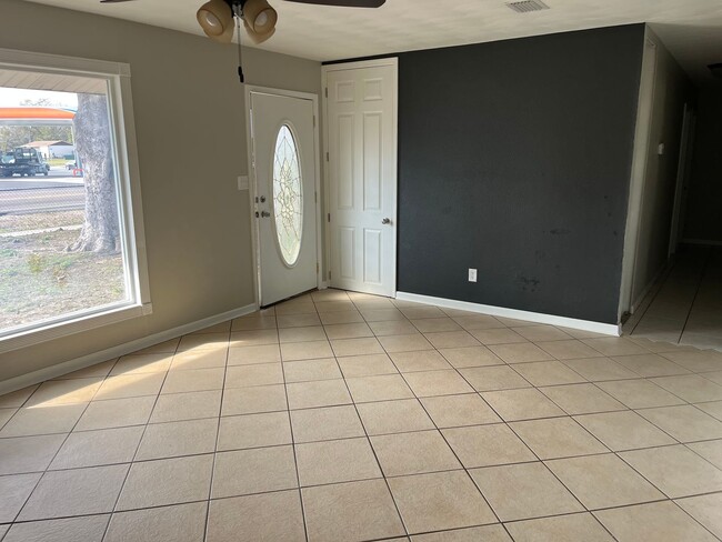 Building Photo - 3 Bedroom, 1 bath Pool Home in Lake City