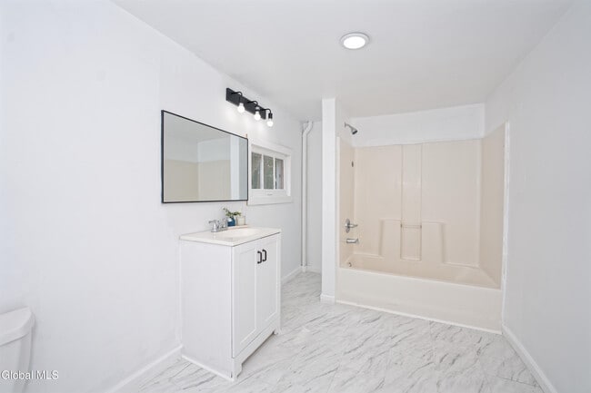 Building Photo - 714 NY-29