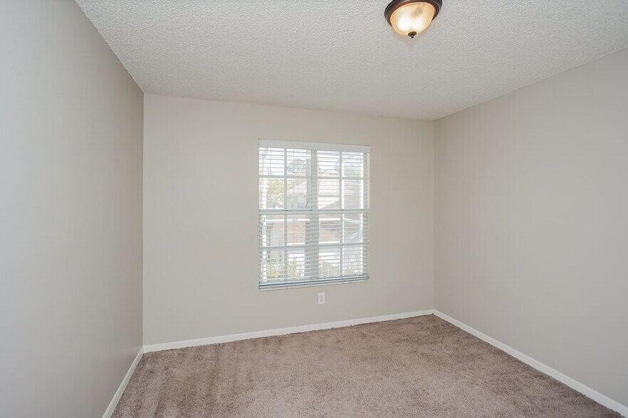 Building Photo - 17703 Parkway Green Ln