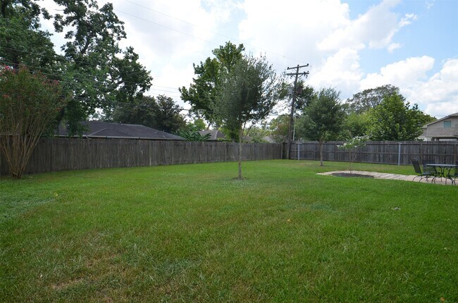 Building Photo - 9011 Theysen Dr