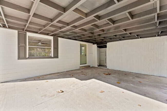 Building Photo - Renovated 2 Bedroom Home on Spacious Corner Lot