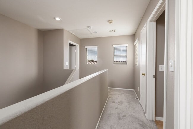 Building Photo - Great NLV single family 3 bedroom home.