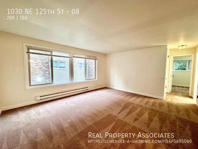 Building Photo - Spacious 2 Bedroom /1 Bath with Off Street...