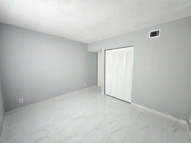 Building Photo - 6505 Winfield Blvd