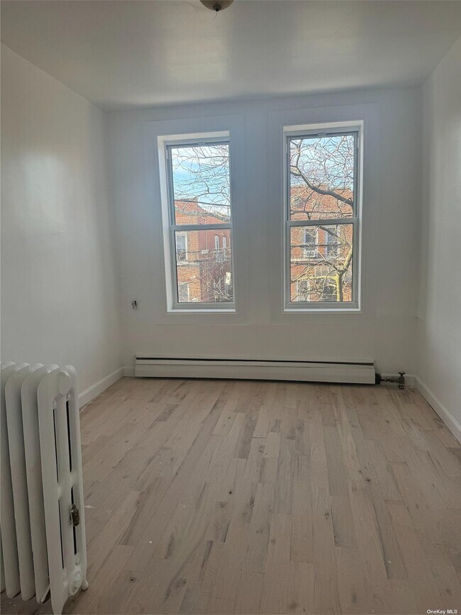 Building Photo - 739 Snediker Ave