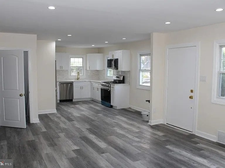 Building Photo - 28 Ridgley St