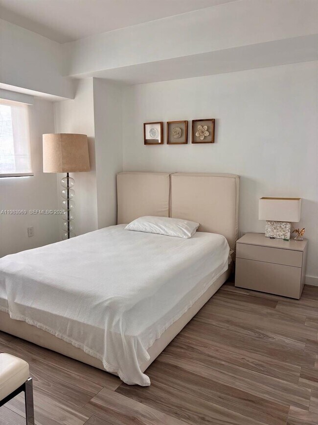 Building Photo - 460 NE 28th St