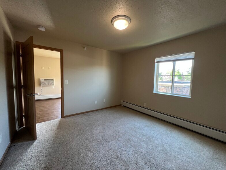 Building Photo - 508 4th St SW