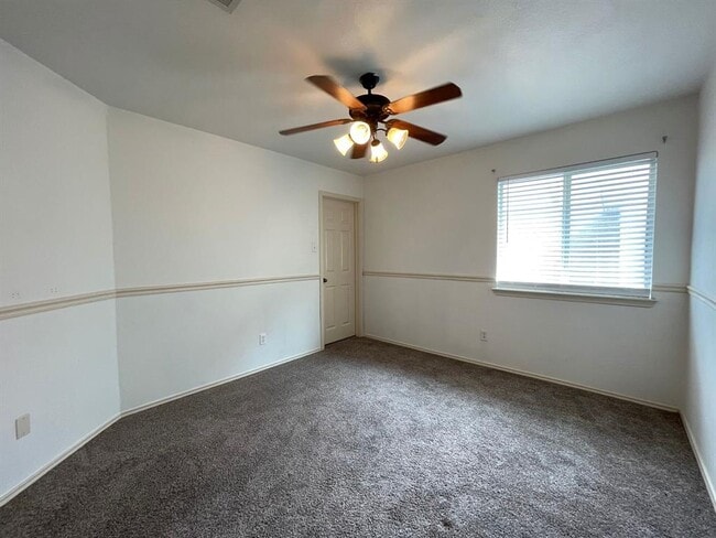 Building Photo - 10520 Dunham Forest Rd