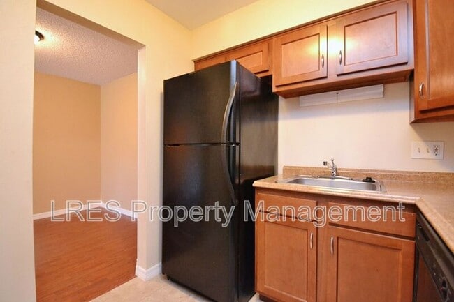 Building Photo - 300 Cherokee Ct