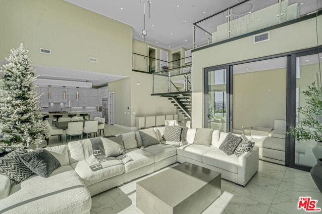 Building Photo - 20306 Willoughby Ln