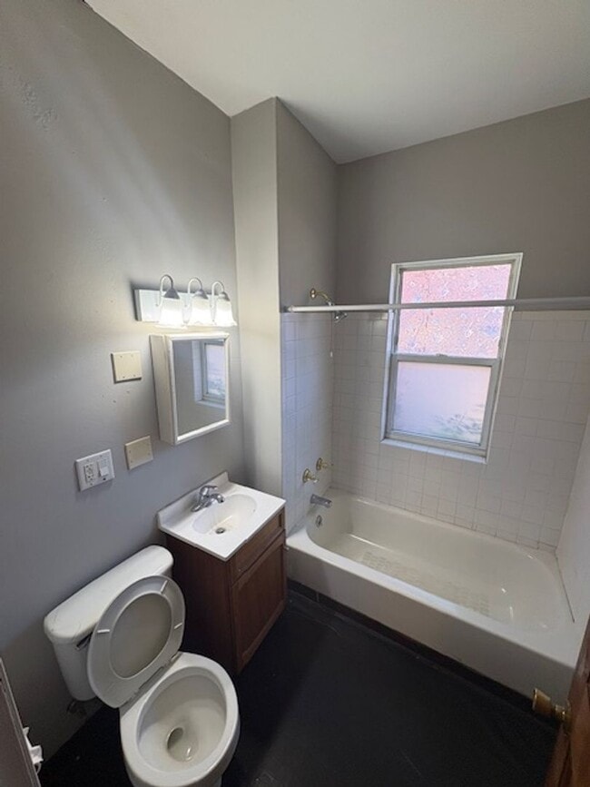 Building Photo - 2 Bedroom  1 Bathroom single family home in Peoria, IL