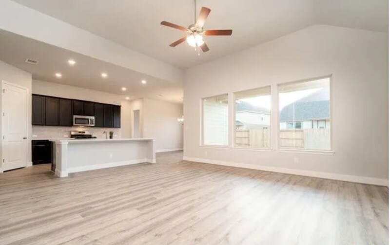 Building Photo - 105 Giverny