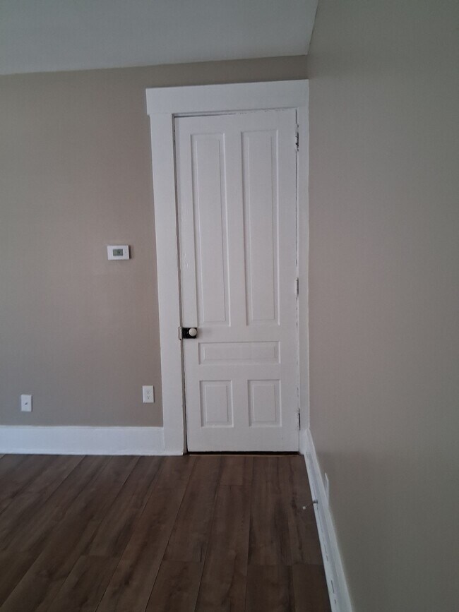 Building Photo - Charming Spacious Double