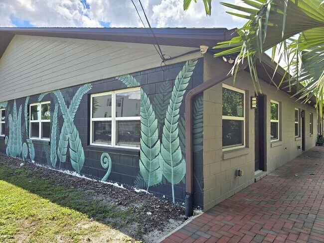 Primary Photo - 314 N Iowa Ave