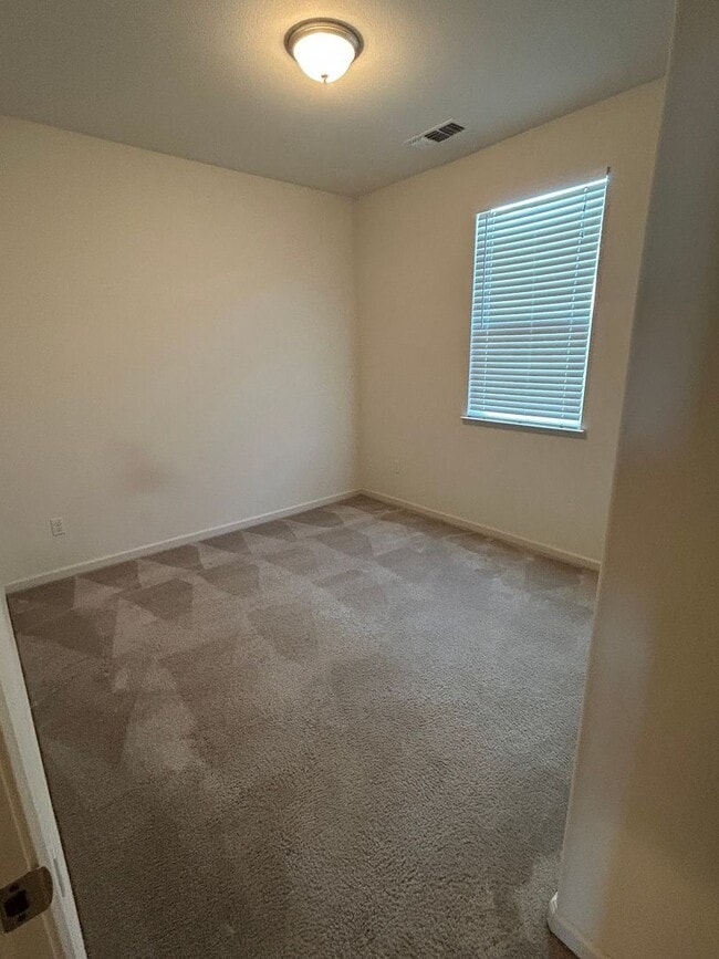 Building Photo - Spacious Beautiful Home in Fantastic Gilro...