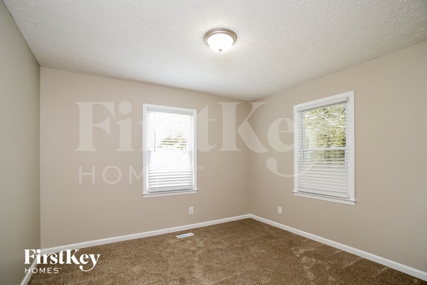 Building Photo - 127 McWhirter Pl
