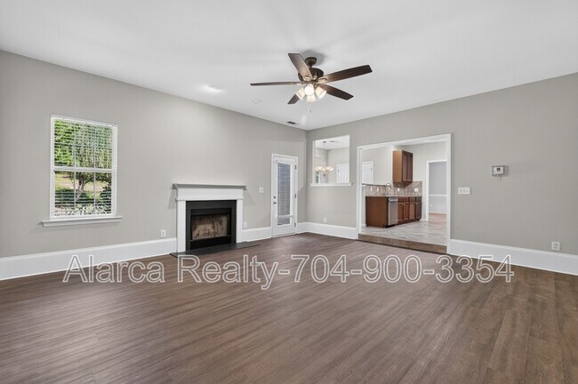 Building Photo - 2041 White Cedar Ln