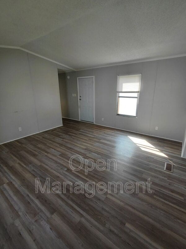 Building Photo - 301 Mantle Ave