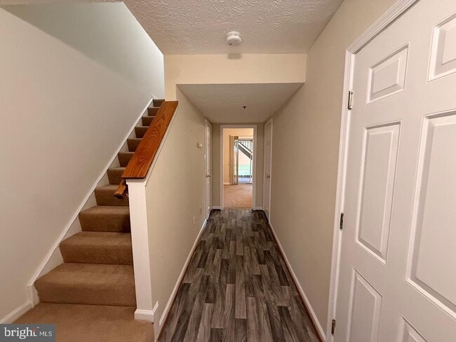 Building Photo - 17901 Cottonwood Terrace