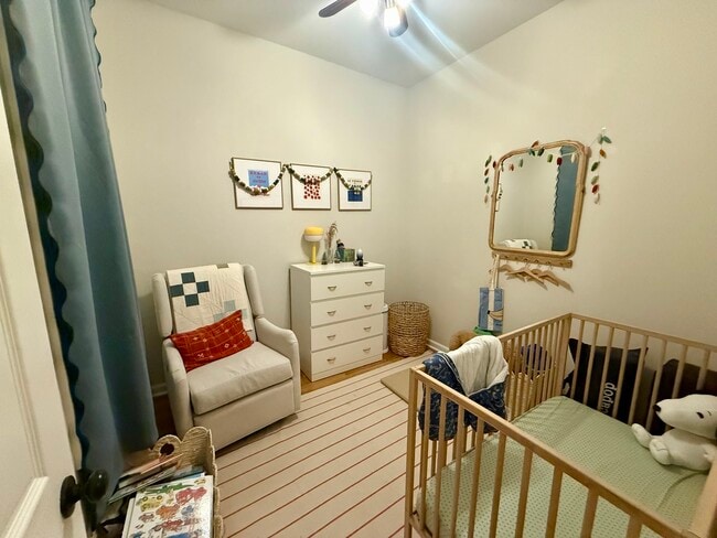 Building Photo - 1903 N Sheffield Ave