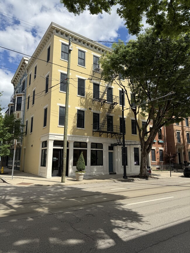 Building Photo - 1432 Elm St