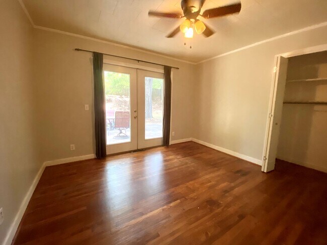 Building Photo - 129 Freedom Dr