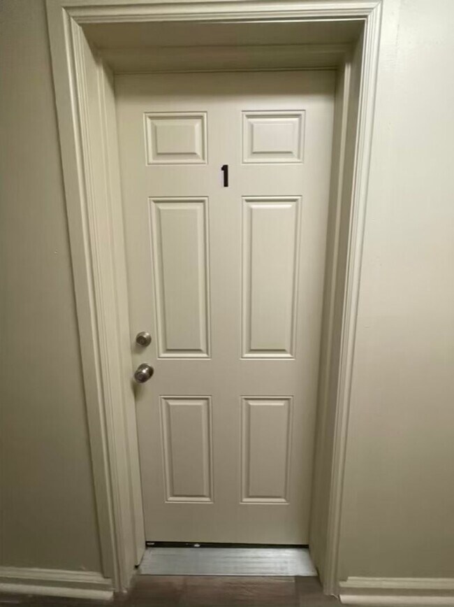 Building Photo - 44 S 200 E