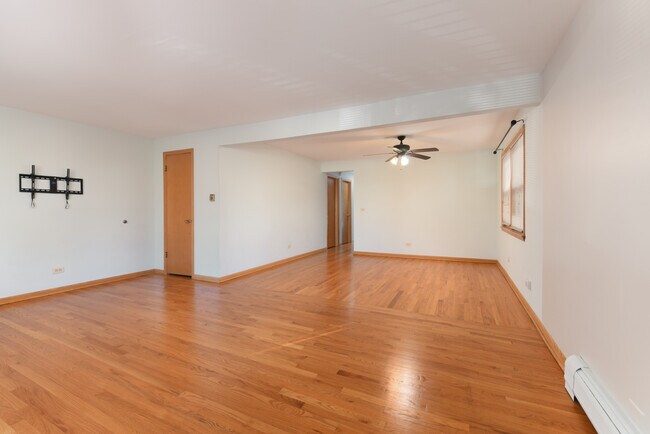 Building Photo - 8629 W Summerdale Ave