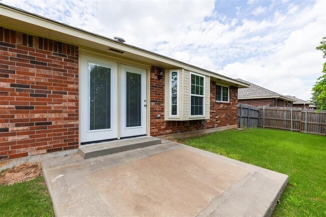 Building Photo - 4508 Applegate Dr