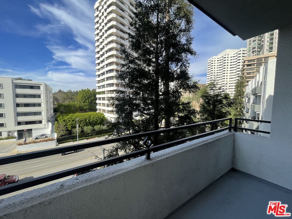 Building Photo - 10601 Wilshire Blvd