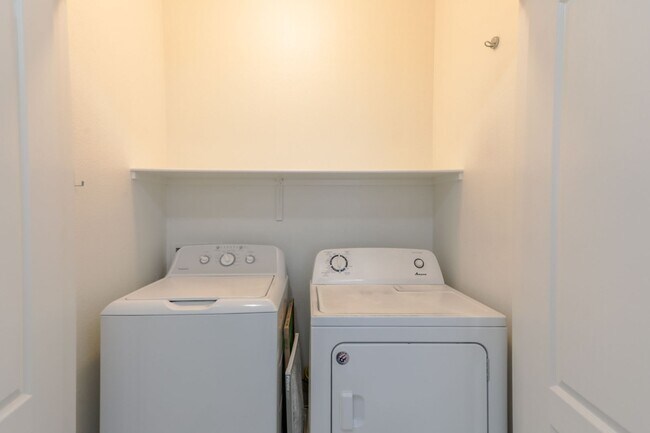 Building Photo - 3 Bedroom And Loft Southwest Gated Communi...