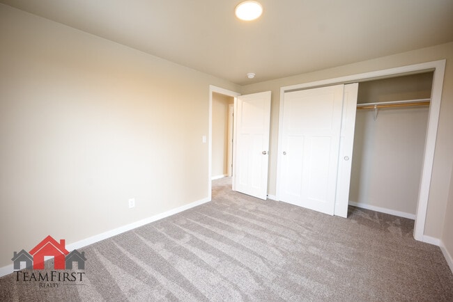 Building Photo - 2022 Terry Ln