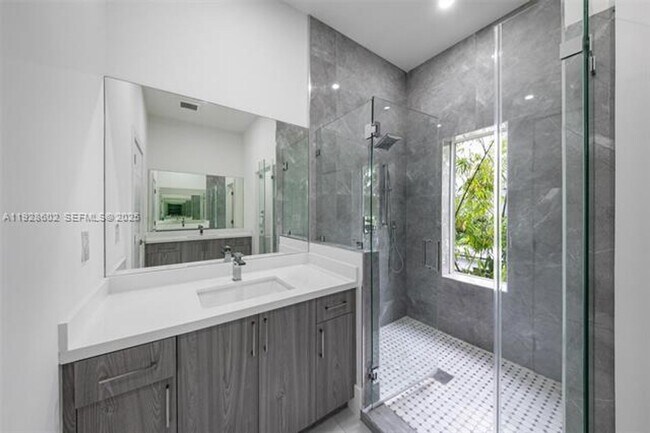 Building Photo - 3142 Carter St