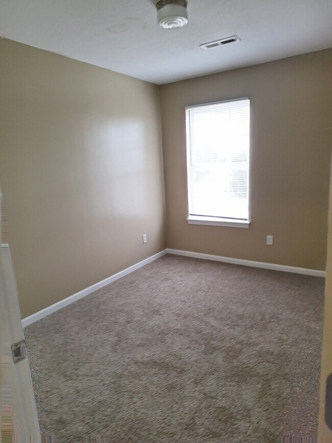 Building Photo - 994 N Findley St