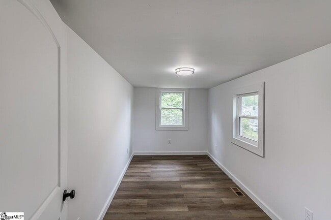 Building Photo - 611 Hunters Ct