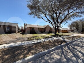 Building Photo - 5101 Bartlett Dr