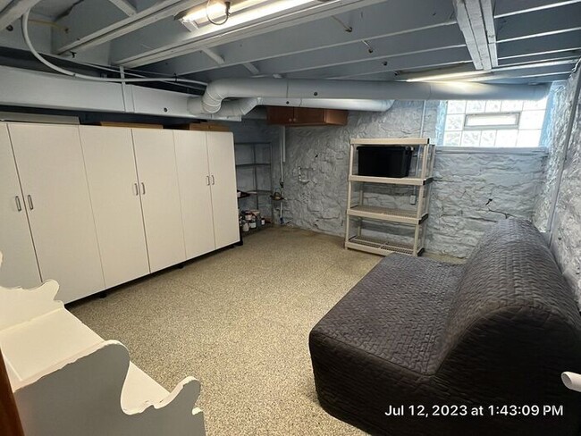 Building Photo - Harrison West Adorable 2 Bedroom updated C...