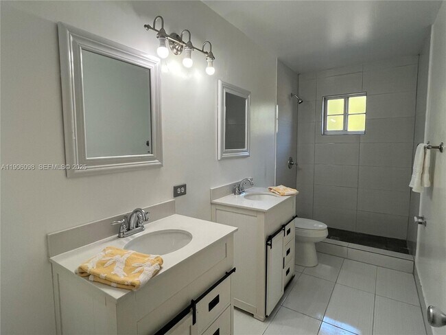 Building Photo - 2045 Pompeii Ct