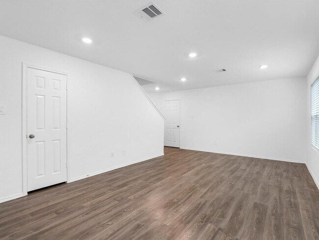 Building Photo - 1202 Silver Fir Ct