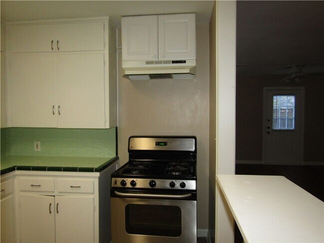 Building Photo - East Austin 3x2 Home Near Downtown & UT