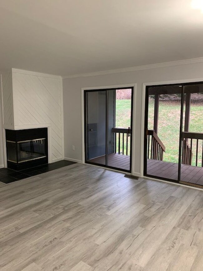 Building Photo - 2 Bed 2 Bath in Fox Fire