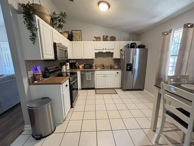 Building Photo - FOR RENT