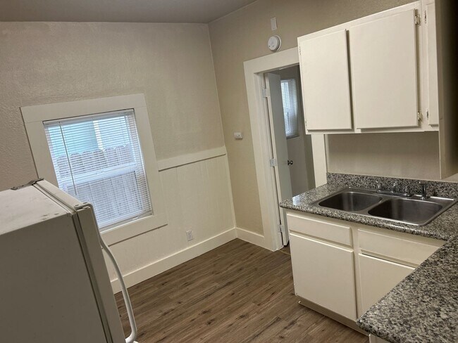 Building Photo - Y Street